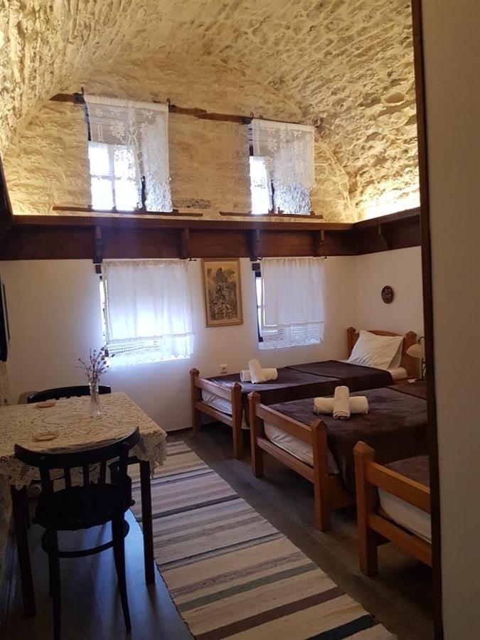 Konaku Guest house Gjirokastër Extérieur photo